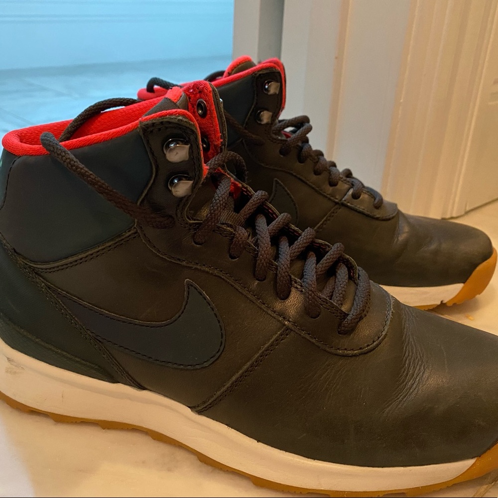 Nike high top tennis shoes